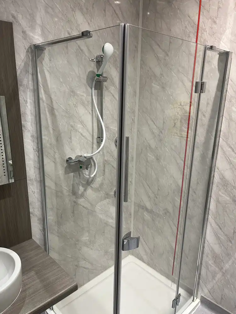 Amenity Room | Ensuite Shower | Parkside Suite Wexham