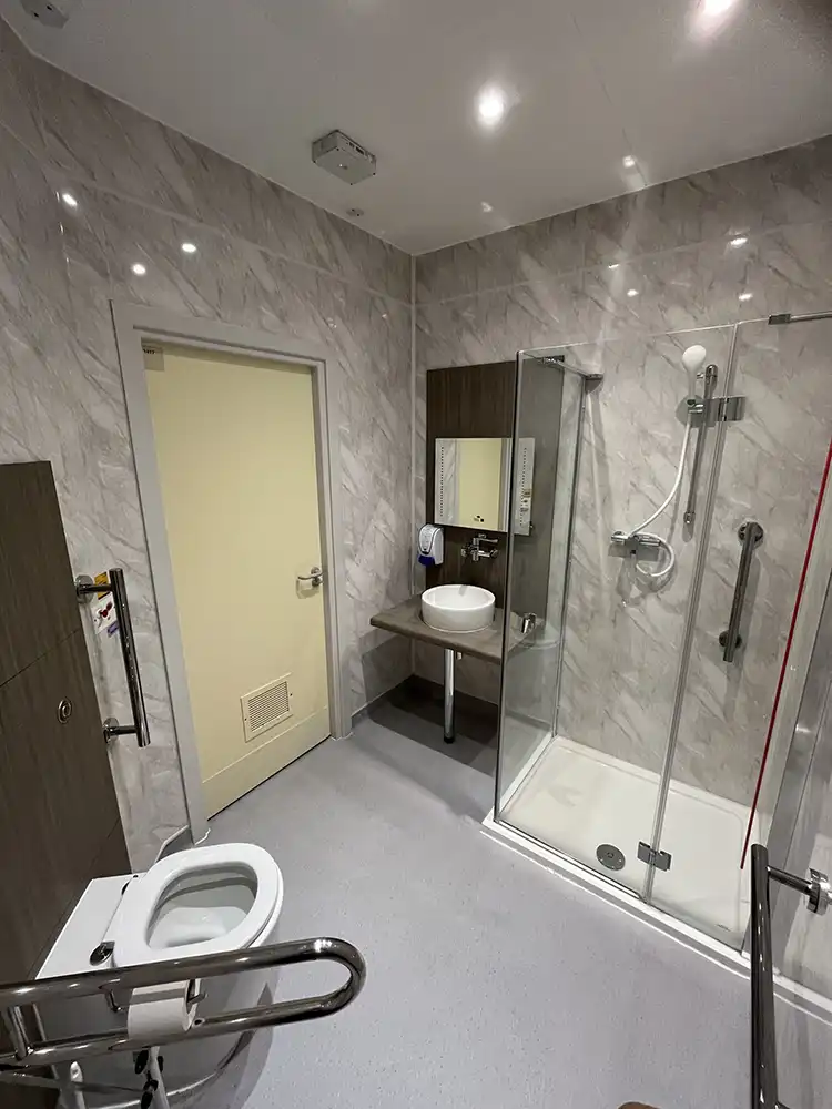 Amenity Room | Overview of Ensuite Bathroom | Parkside Suite Wexham